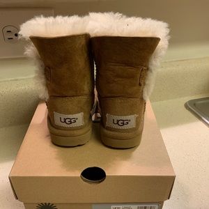 Chestnut bailey button toddler Ugh boots